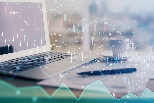 Holograma gráfico de Forex en la tabla con el fondo de la computadora. Doble exposición. Concepto de mercados financieros . — Foto de Stock