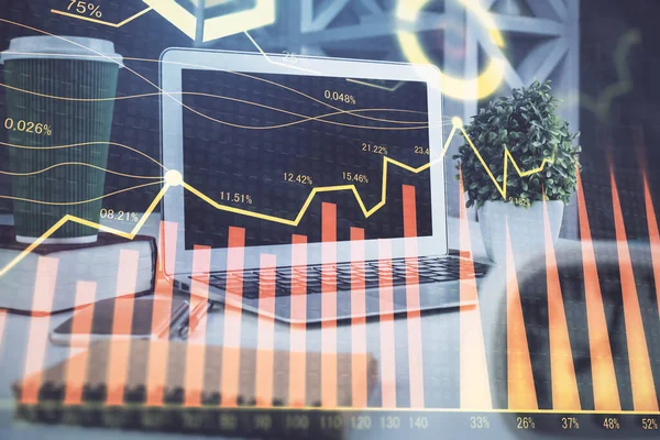 Grafico del mercato azionario e tabella con sfondo del computer. Doppia esposizione. Concetto di analisi finanziaria. — Foto Stock