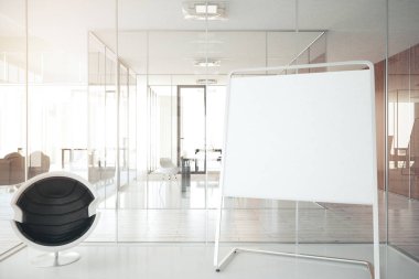 Boş beyaz tahtayla modern iş içi