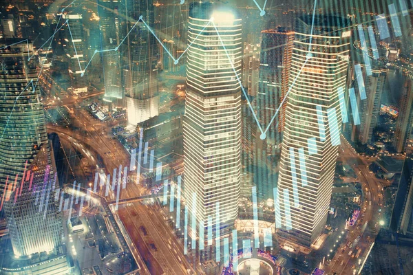 Financiële grafiek op de stad scape met hoge gebouwen achtergrond multi exposure. Analyse concept. — Stockfoto