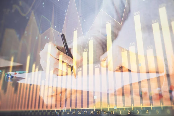 Hand med anteckningar i anteckningar. Forex diagram hologram framtill. Begreppet forskning. Multiexponering — Stockfoto