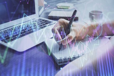 Forex tablosu WOMANS el notları arka plan alarak görüntülenir. Araştırma kavramı. Çoklu pozlama