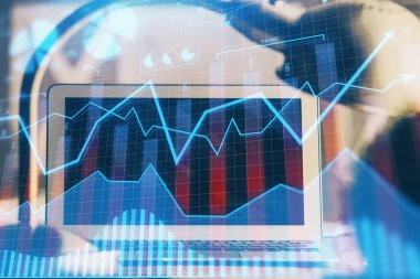 Finansal grafik renkli çizimler ve arka planda bilgisayar olan tablolar. Çifte maruziyet. Uluslararası pazarlar kavramı.