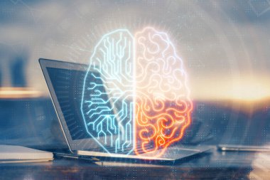 Bilgisayar ve insan beyin hologramıyla çalışma alanının çoklu açığı. Beyin fırtınası konsepti.