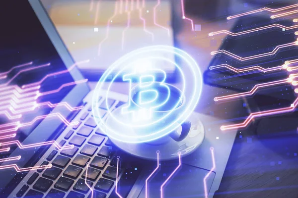 Wielokrotne narażenie blockchain i crypto gospodarki hologram tematu i tabela z tłem komputera. Pojęcie kryptowaluta bitcoin. — Zdjęcie stockowe