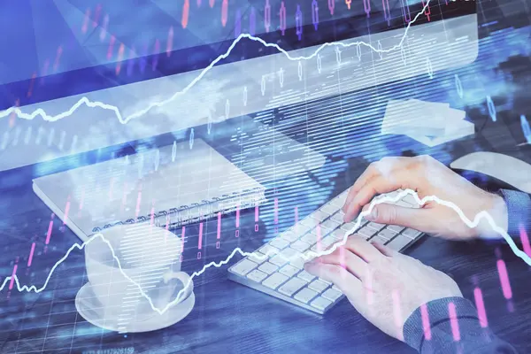 Mehrfachbelichtung des Diagramms mit Eingabe am Computer im Büro im Hintergrund. Konzept der harten Arbeit. — Stockfoto