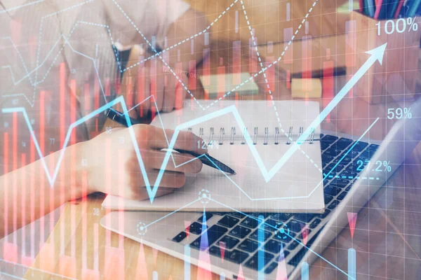 Finanzdiagramme auf einer Hand, die Notizen macht. Forschungskonzept. Doppelbelastung — Stockfoto