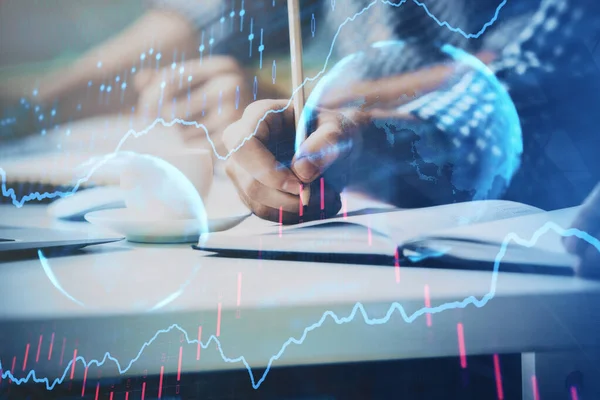 Flerfaldig exponering av två män som planerar investeringar med aktiemarknaden forex diagram. — Stockfoto