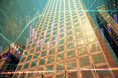 Yüksek binaların arka planında çoklu pozlama olan eski şehir haritası. Finansal araştırma kavramı.