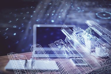 Ofisteki masaüstü bilgisayar geçmişi ve büyük kasaba binaları hologram çizimi. Çifte maruziyet. Akıllı şehir konsepti.