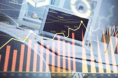 Kişisel bilgisayar arkaplanına çizilmiş borsa hologramı. Çoklu maruz kalma. Yatırım kavramı.