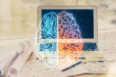 Bilgisayar ve insan beyin hologramıyla çalışma alanının çoklu açığı. Beyin fırtınası konsepti.
