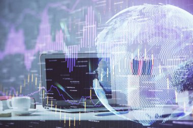 Forx çizelgesine ve bilgisayarla çalışma alanına çoklu maruz kalma. Uluslararası çevrimiçi ticaret kavramı.