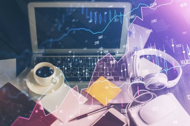 Finansal grafik renkli çizimler ve arka planda bilgisayar olan tablolar. Çifte maruziyet. Uluslararası pazarlar kavramı.