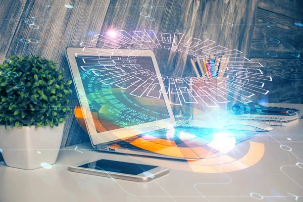 Multi-Belichtung des Computers auf Hintergrund und Technologie Thema Zeichnung. Konzept der Innovation. — Stockfoto