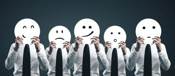 Empresários Segurando Cartaz Com Sorriso Negócio Conceito Feliz — Fotografia de Stock