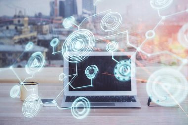 Sosyal ağ hologramıyla birlikte bilgisayar masaüstünde. Çoklu maruz kalma. Uluslararası insan ilişkileri kavramı.