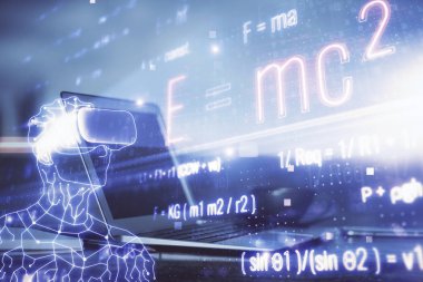 Masaüstü bilgisayar arkaplanı ve formül hologram yazımı. Çifte maruziyet. Eğitim kavramı.