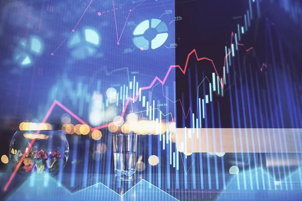 Holograma gráfico do mercado financeiro e computador pessoal em segundo plano. Exposição múltipla. Conceito de forex. — Fotografia de Stock