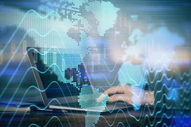 Arka planda dizüstü bilgisayar üzerinde çalışan adam ile borsa grafiği çift pozlama. Finansal analiz kavramı.