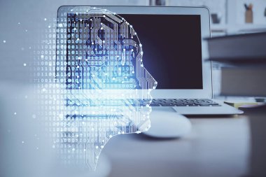 Bilgisayar ve beyin çizimi hologramıyla çalışma masasına çift pozlama. Beyin fırtınası konsepti.