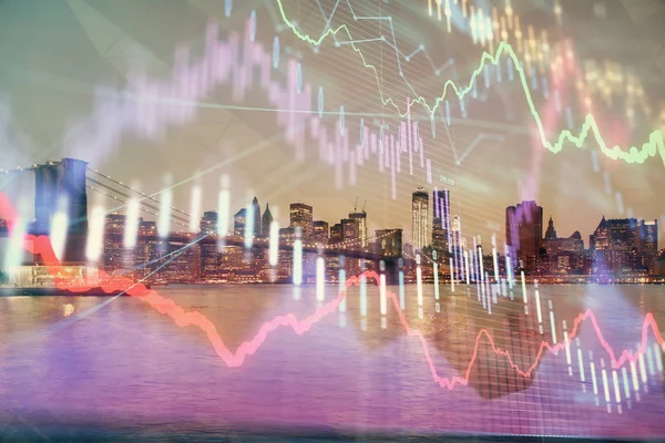 Finanzgrafik über Nacht Stadtbild mit hohen Gebäuden Hintergrund Doppelbelichtung. Analysekonzept. — Stockfoto