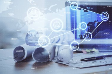 Sosyal ağ tema simgesi olan masaüstü bilgisayarı. Çoklu maruz kalma. Uluslararası bağlantılar kavramı.