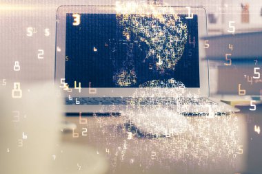 Bilgisayar, teknoloji temalı hologramla birlikte ofiste. Çoklu maruz kalma. Teknoloji kavramı.