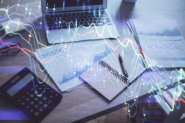 Finansal grafik renkli çizimler ve arka planda bilgisayar olan tablolar. Çifte maruziyet. Uluslararası pazarlar kavramı.