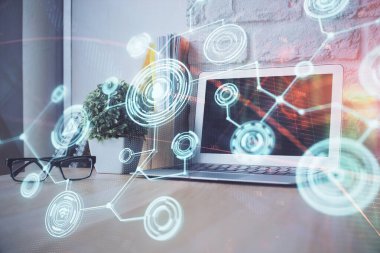 Sosyal ağ hologramıyla birlikte bilgisayar masaüstünde. Çoklu maruz kalma. Uluslararası insan ilişkileri kavramı.