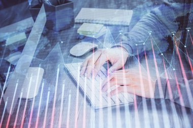 Adam ile mali grafik çift pozlama arka planda ofiste çalışır. Analiz kavramı.