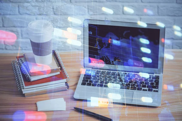 Tema de la tecnología dibujo y mesa con el ordenador. Doble exposición. Concepto de información . —  Fotos de Stock