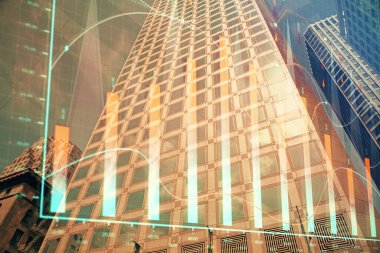 Yüksek binaların arka planında çoklu pozlama olan eski şehir haritası. Finansal araştırma kavramı.