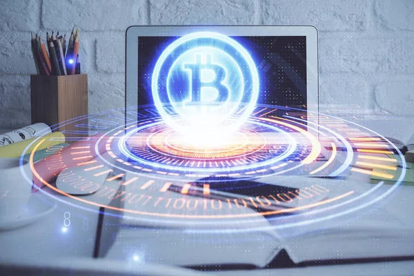 Multi exponering av blockchain och crypto ekonomi tema hologram och tabell med datorbakgrund. Begreppet bitcoin cryptocurrency. — Stockfoto