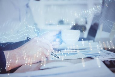 Borsa grafiği ile çift pozlama elleri.