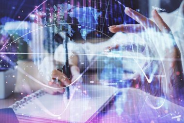 Uluslararası iş hologram üzerinde kadın eller notları arka plan alarak. Başarı kavramı. Çift Pozlama