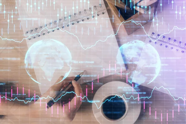 Multi exponering av kvinnans händer gör anteckningar med Forex diagram hologram. Begreppet teknisk analys. — Stockfoto