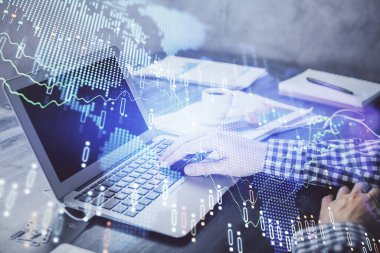 Arka planda bilgisayarla çalışan bir adamla iki kez ön x çizelgesine maruz kaldık. Pazar analizi kavramı.