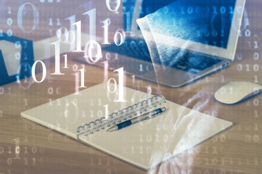 Bilgisayar ve teknoloji temalı holograma çifte maruz kalma. Serbest çalışma kavramı.