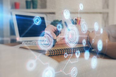 Teknoloji kodlama hologramıyla kadın elinin arka planda çoklu pozlanması. Veri kavramı.