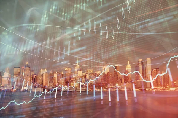 Gráfico financeiro sobre paisagem da cidade noturna com edifícios altos de fundo exposição dupla. Conceito de análise . — Fotografia de Stock