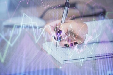 Forex grafik huds ile notlar yapma ellerin çoklu pozlama. Borsa konsepti.