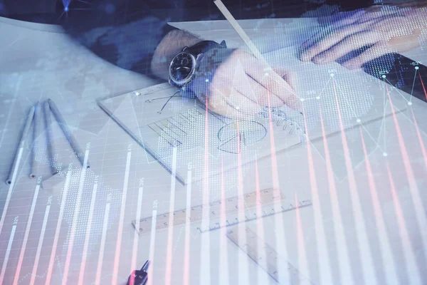Doble exposición de las manos del hombre escribiendo notas del mercado de valores con el gráfico de divisas . — Foto de Stock