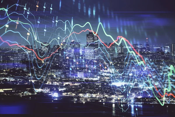 Gráfico financiero sobre paisaje nocturno de la ciudad con altos edificios de doble exposición de fondo. Concepto de análisis . —  Fotos de Stock