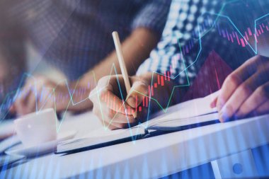 İki adamın hisse senedi piyasası grafiğiyle yatırım planladığı çok sayıda olay.