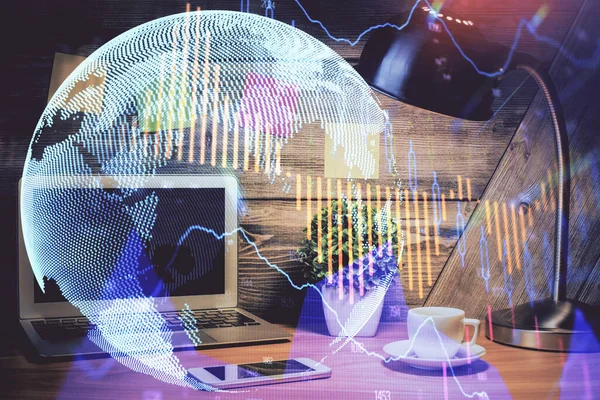 Mehrfachbelichtung von Graphik- und Finanzinformationen und Arbeitsbereich mit Computerhintergrund. Konzept des internationalen Online-Handels. — Stockfoto