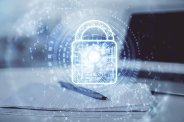 Kilit çizimleri ve açık defter arkaplanı olan masadan çoklu pozlama. Güvenlik kavramı