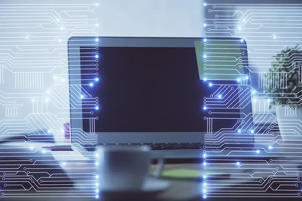 Ordenador en el escritorio en la oficina con la tecnología tema holograma. Exposición múltiple. Concepto técnico . —  Fotos de Stock