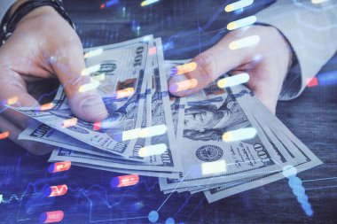 Teknolojiye çoklu maruz kalma hologram, dolar banknotları ve insan eli. Veri kavramı