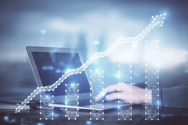 Dubbel exponering av börsdiagram med man som arbetar på laptop på bakgrunden. Begreppet finansiell analys. — Stockfoto